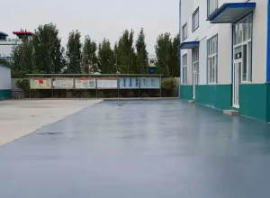 襄阳彩色路面喷涂翻新的材料对冬季