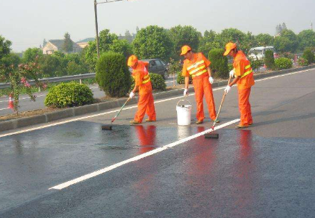 襄阳 彩色路面喷漆维修改色的使用寿命有多长？